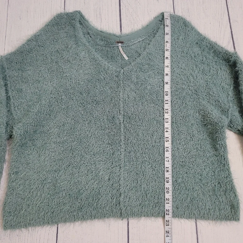 Free People Icing‎ Sweater Small Eyelash Knit V-Neck Sage Green Fuzzy Pullover